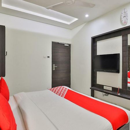 Oyo 2351 Hotel Golden Plaza Ахмедабад Экстерьер фото