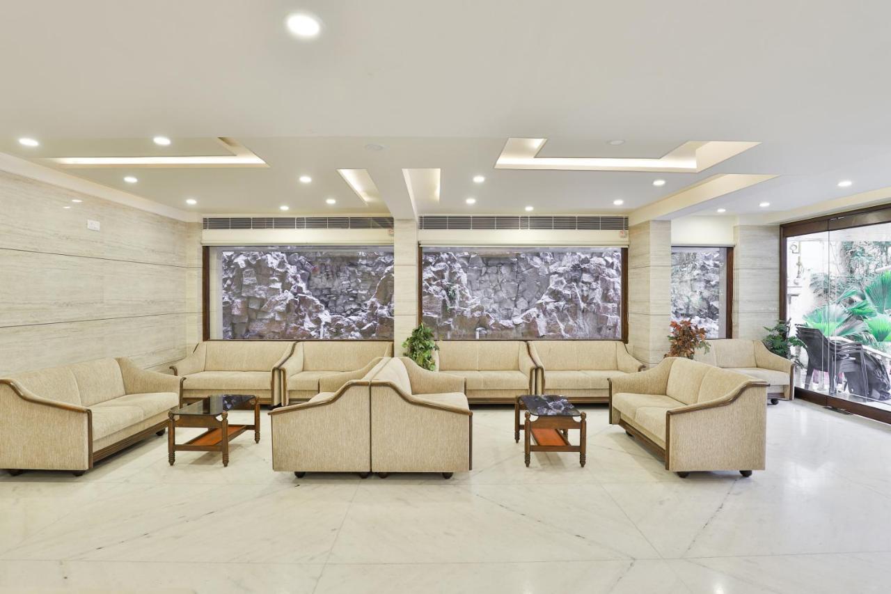 Oyo 2351 Hotel Golden Plaza Ахмедабад Экстерьер фото
