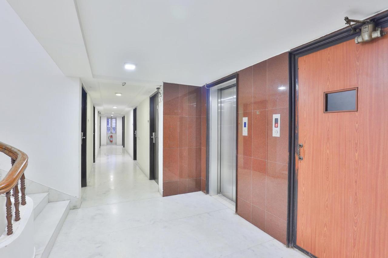 Oyo 2351 Hotel Golden Plaza Ахмедабад Экстерьер фото