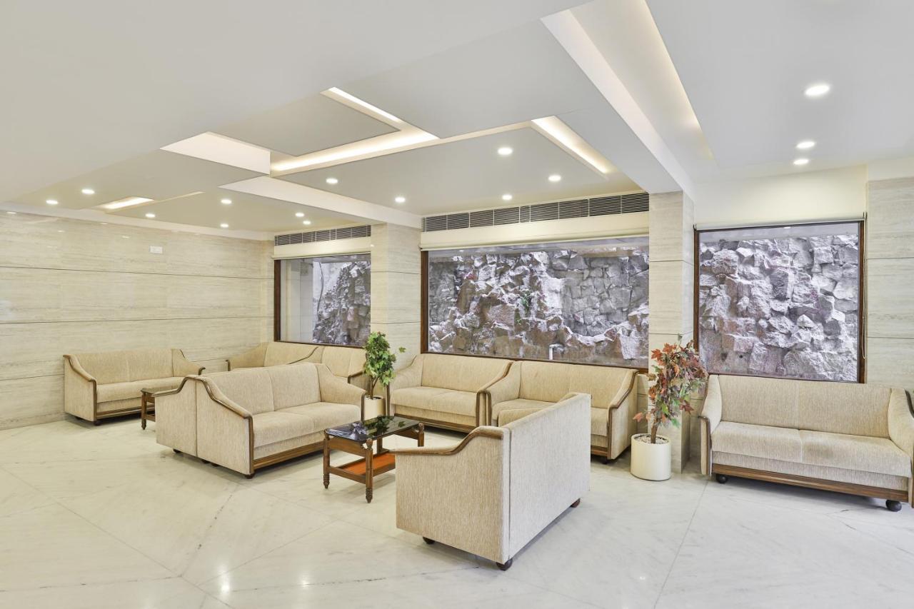 Oyo 2351 Hotel Golden Plaza Ахмедабад Экстерьер фото