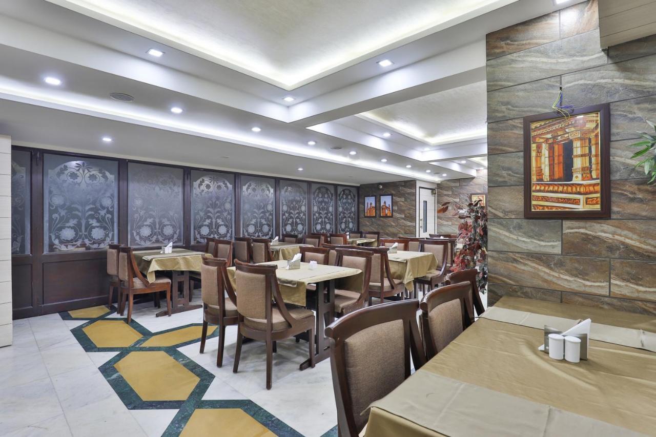 Oyo 2351 Hotel Golden Plaza Ахмедабад Экстерьер фото