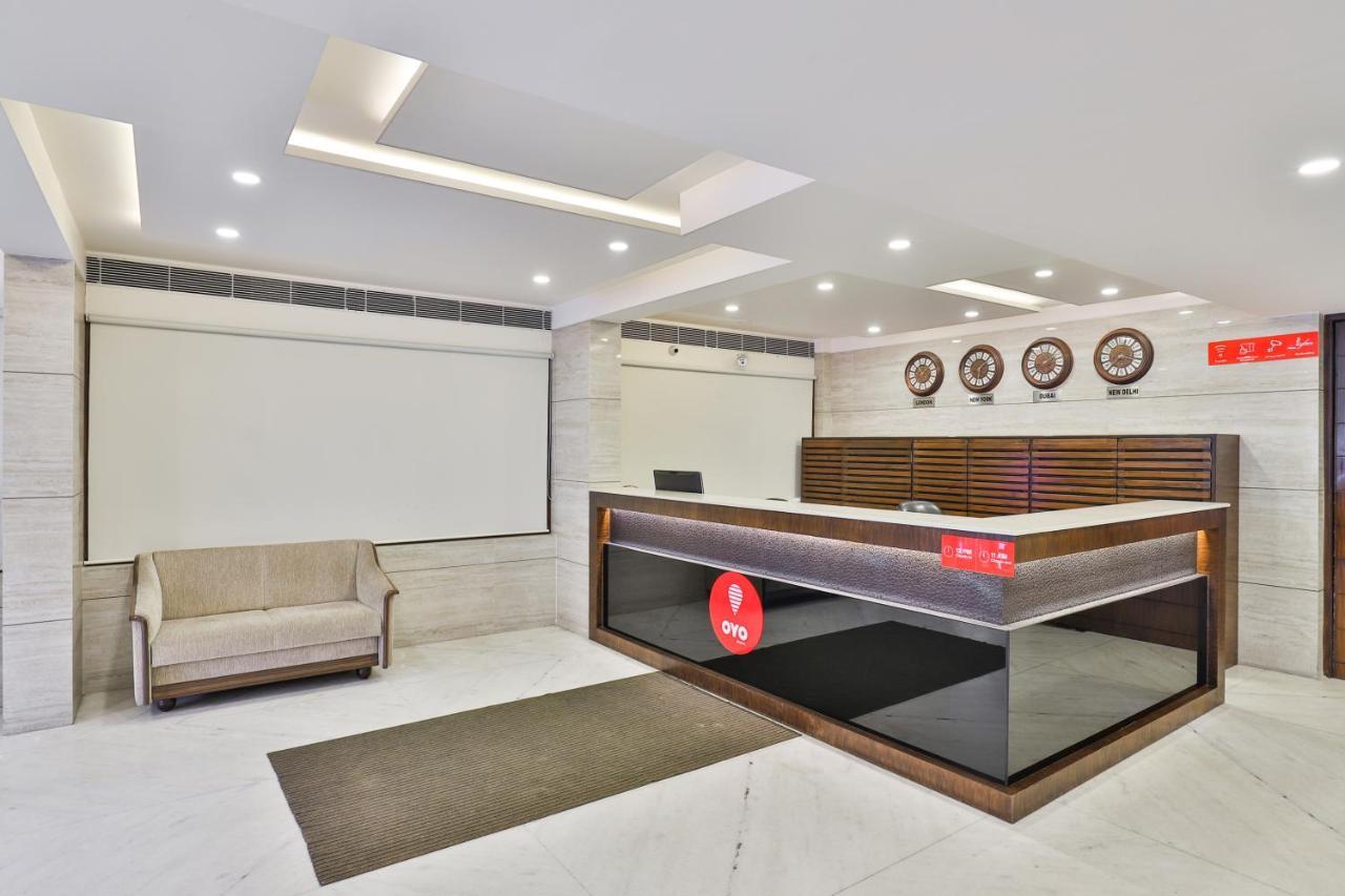 Oyo 2351 Hotel Golden Plaza Ахмедабад Экстерьер фото