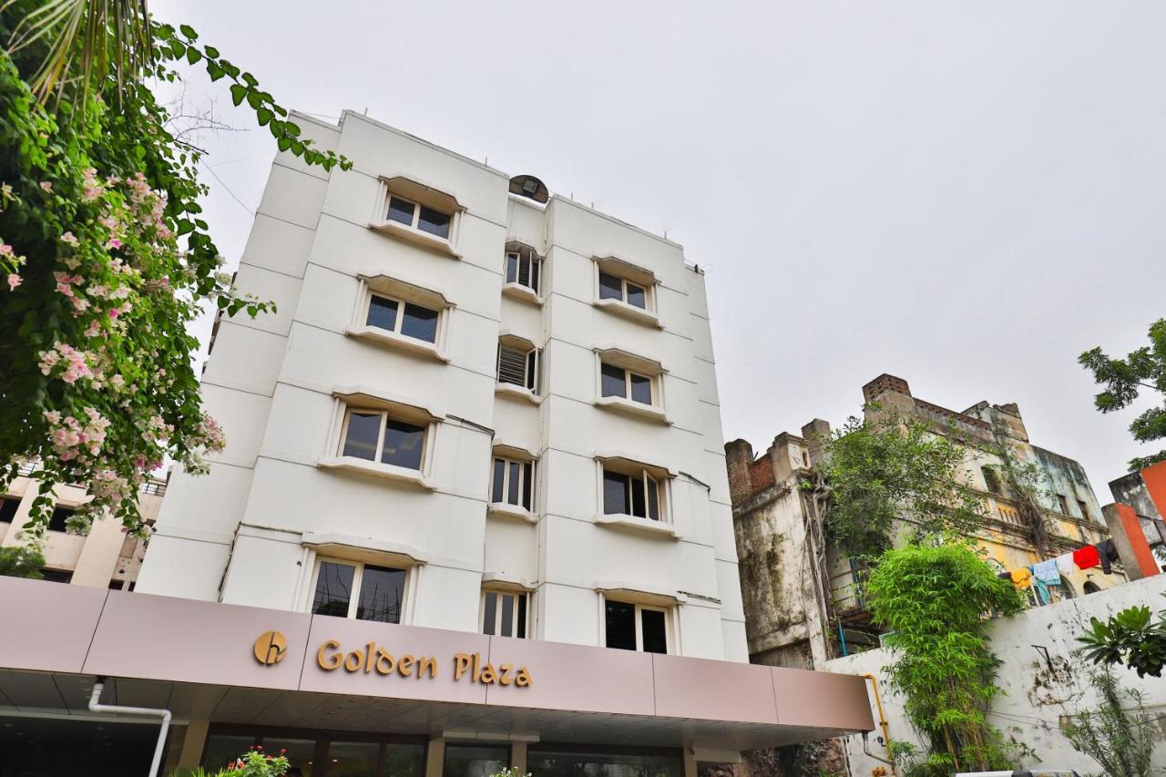 Oyo 2351 Hotel Golden Plaza Ахмедабад Экстерьер фото