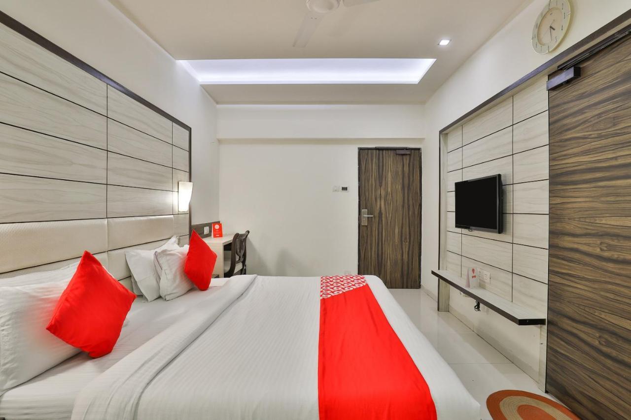 Oyo 2351 Hotel Golden Plaza Ахмедабад Экстерьер фото