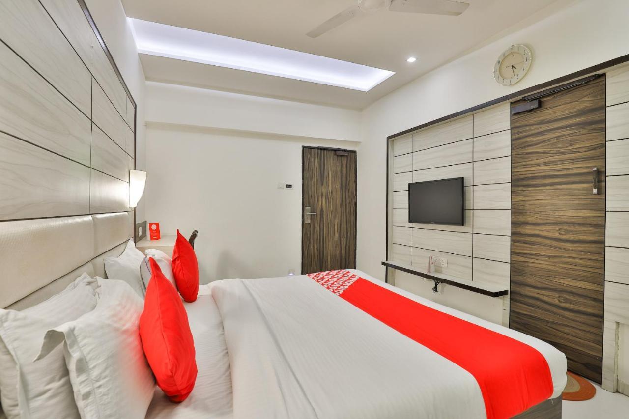 Oyo 2351 Hotel Golden Plaza Ахмедабад Экстерьер фото